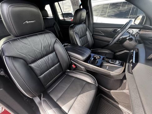 Used 2025 Buick Enclave Avenir w/ Super Cruise Package image 14