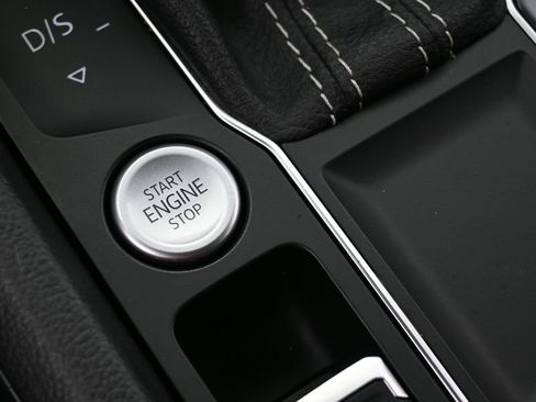 Used 2022 Volkswagen Atlas Cross Sport SE w/ Black Wheel Package image 30