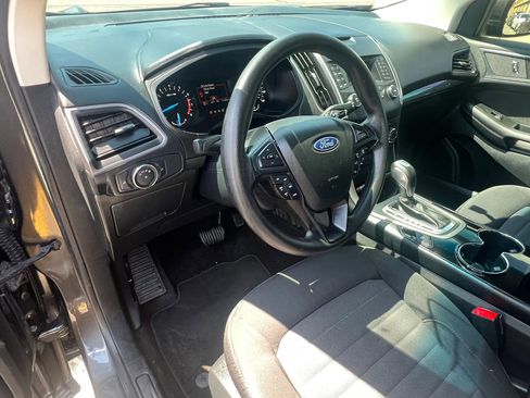 Used 2018 Ford Edge SE image 11