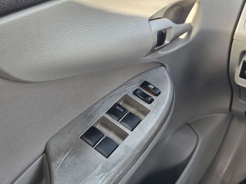 Used 2013 Toyota Corolla LE image 26