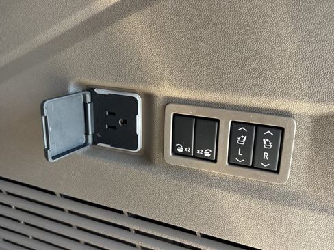 New 2026 GMC Yukon Denali w/ Denali Reserve Package AWD/4WD image 6