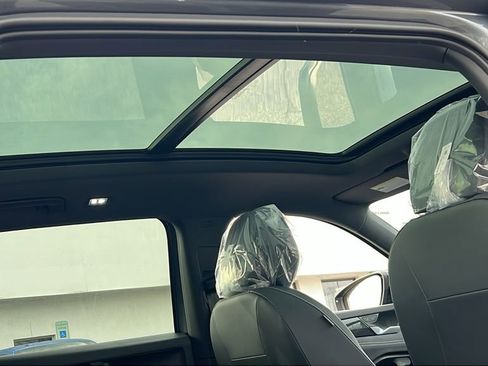 New 2026 Volkswagen Tiguan SE R-Line image 14