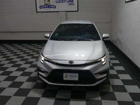 Used 2024 Toyota Corolla SE FWD image 3