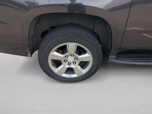 Used 2018 Chevrolet Suburban LS RWD image 21