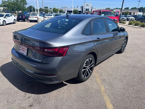 Used 2025 Volkswagen Jetta Sport FWD image 5