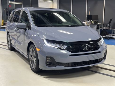 New 2026 Honda Odyssey Touring image 3