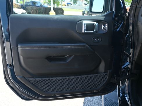 Used 2025 Jeep Wrangler Sahara w/ Safety Group image 28