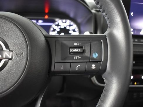 Used 2024 Nissan Rogue SV w/ SV Premium Package FWD image 17