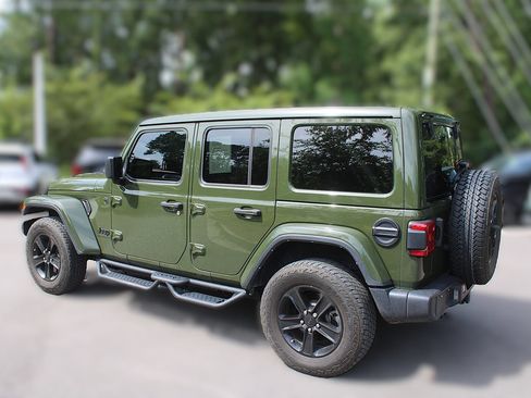 Used 2023 Jeep Wrangler Unlimited Sahara AWD/4WD image 6