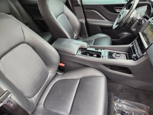 Used 2020 Jaguar F-PACE Premium image 13
