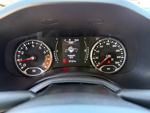 Used 2023 Jeep Renegade Latitude w/ Premium Group AWD/4WD image 15
