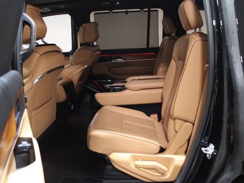 Used 2022 Jeep Grand Wagoneer Series III image 21