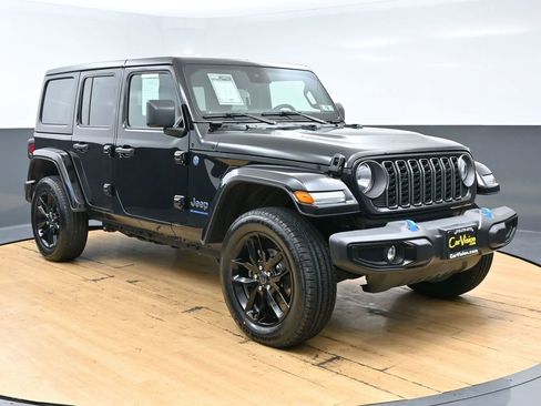 Used 2024 Jeep Wrangler Unlimited w/ Convenience Group image 3