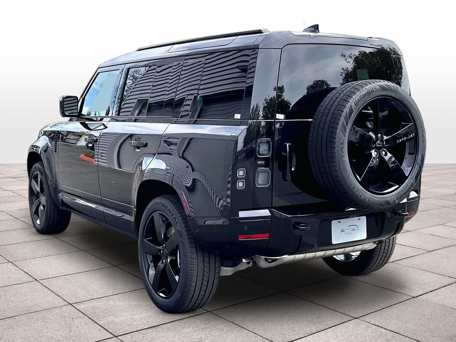New 2026 Land Rover Defender 110 X-Dynamic SE AWD/4WD image 3