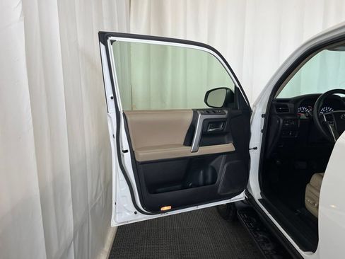 Used 2018 Toyota 4Runner SR5 Premium AWD/4WD image 19
