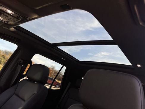 Used 2024 Chevrolet Tahoe Z71 w/ Luxury Package image 22