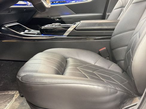 Used 2024 BMW i7 xDrive60 w/ Executive Package AWD/4WD image 23