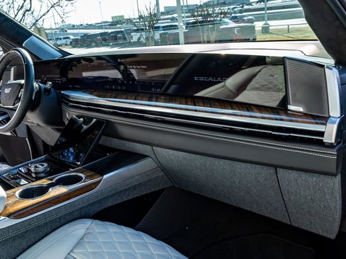 Used 2026 Cadillac Escalade ESV Platinum Sport w/ LPO, ONYX Package image 18