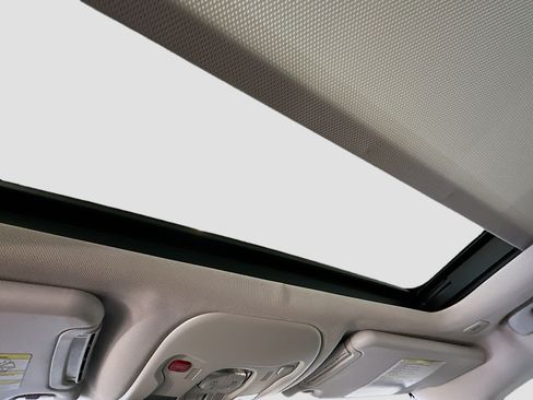 Used 2018 Jeep Renegade Limited w/ UConnect 8.4 Nav Group image 27