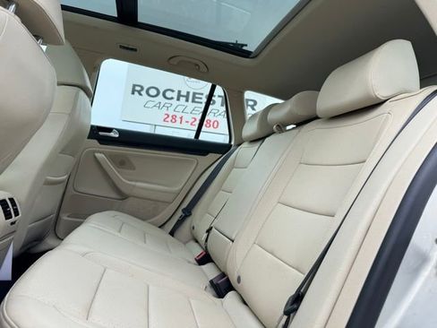 Used 2011 Volkswagen Jetta TDI FWD image 11