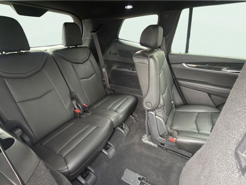 Used 2021 Cadillac XT6 Premium Luxury FWD image 11