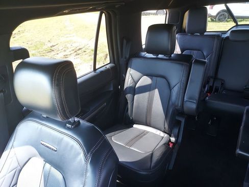 Used 2022 Ford Expedition Platinum AWD/4WD image 12