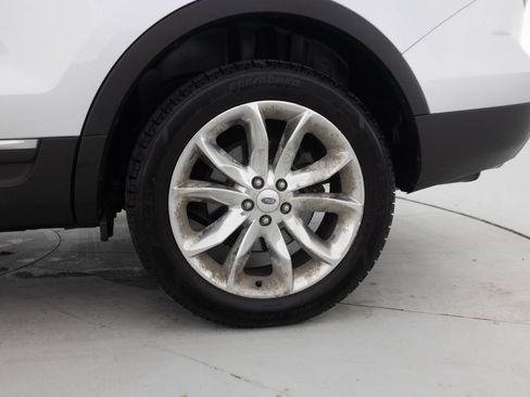 Used 2013 Ford Explorer XLT AWD/4WD image 22