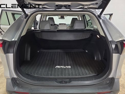 Used 2021 Toyota RAV4 XLE Premium FWD image 11