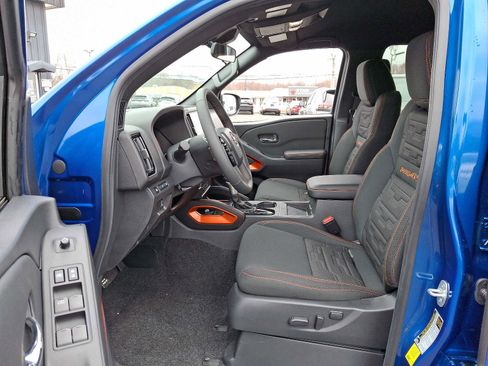 New 2025 Nissan Frontier PRO-4X w/ Pro Convenience Package image 9