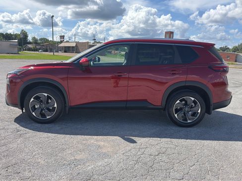 Used 2024 Nissan Rogue SV w/ SV Premium Package FWD image 8