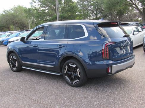 Used 2023 Kia Telluride EX w/ EX Captain's Chair Package FWD image 7