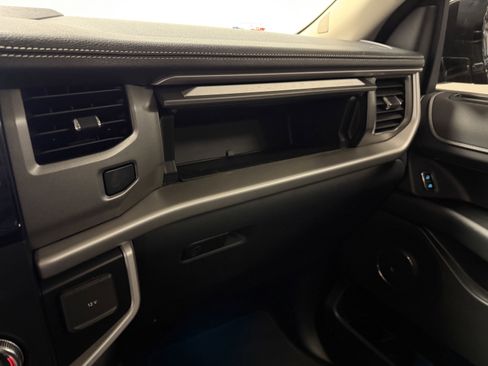 Used 2023 Ford Expedition Max XLT image 10