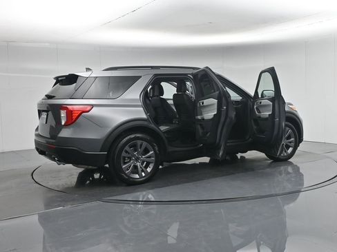 Used 2023 Ford Explorer XLT w/ Equipment Group 202A RWD image 6