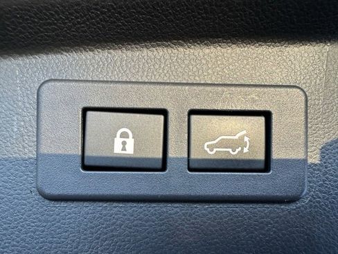 Used 2020 Subaru Outback Premium image 23