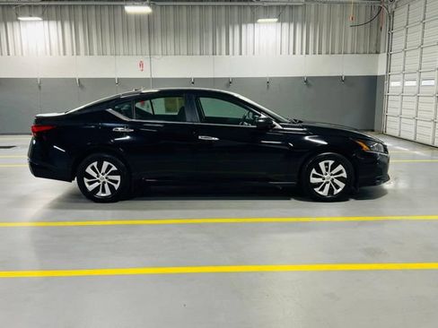 Used 2025 Nissan Altima 2.5 S FWD image 18