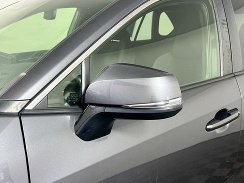 Used 2022 Toyota RAV4 SE image 12