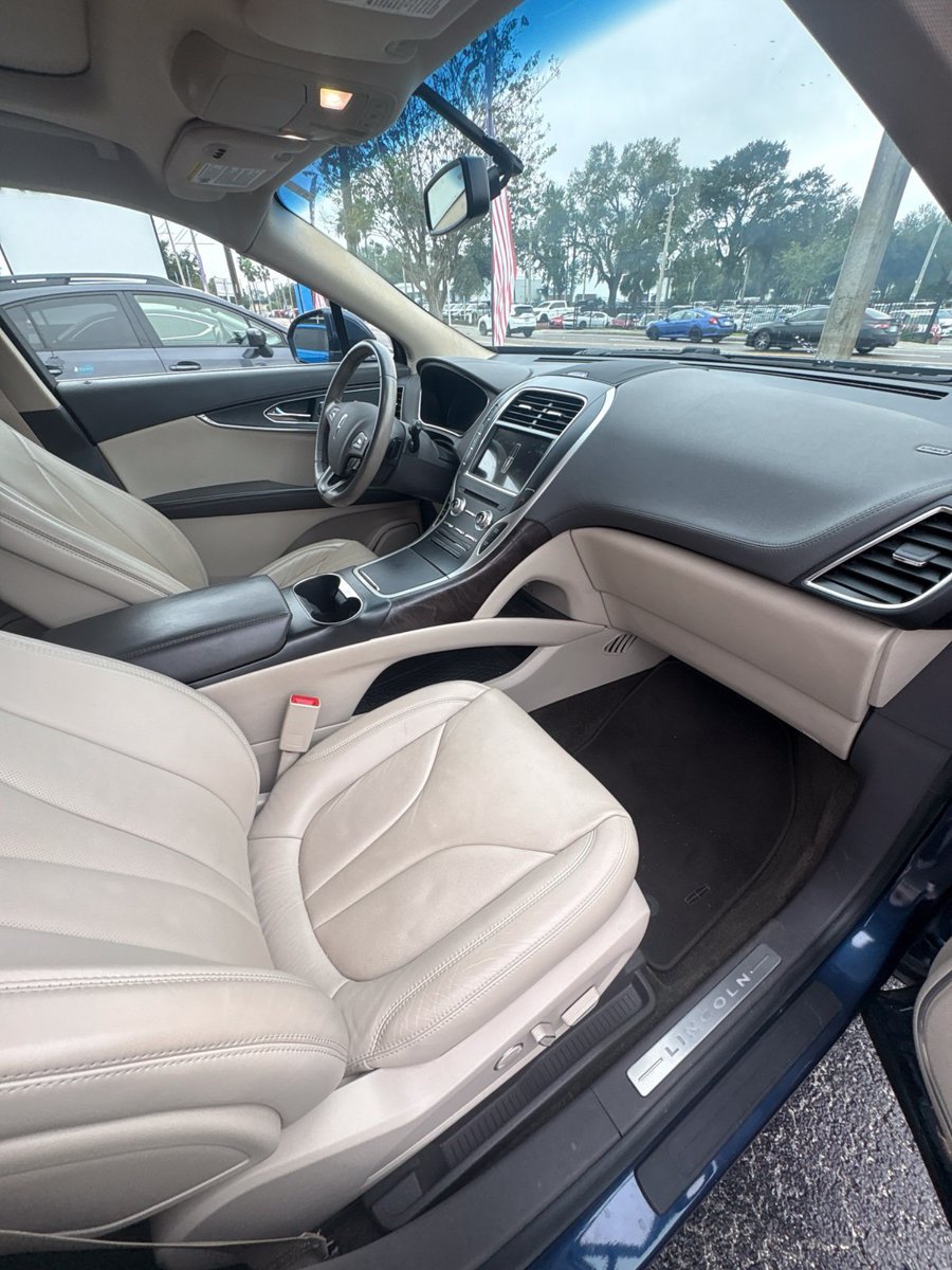 Used 2017 Lincoln MKX Reserve w/ Cargo Utility Package FWD image 7