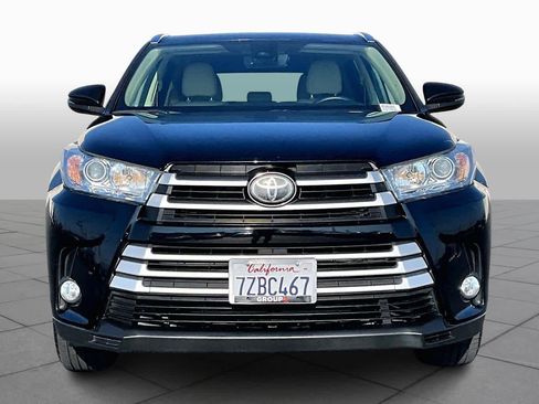Used 2017 Toyota Highlander XLE image 3