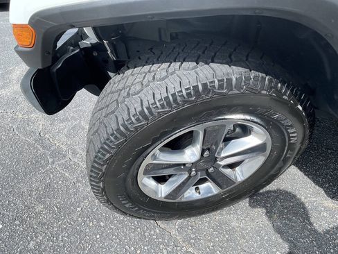 Used 2019 Jeep Wrangler Unlimited Sahara AWD/4WD image 21
