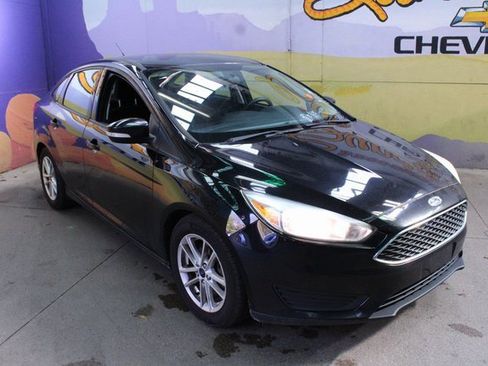 Used 2017 Ford Focus SE image 4