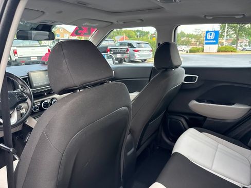 Certified 2023 Hyundai Venue SEL FWD image 21