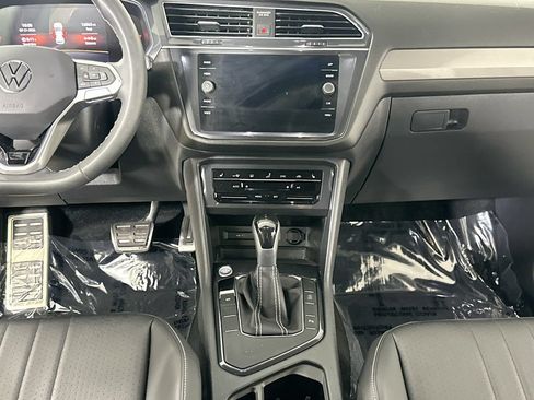 Used 2023 Volkswagen Tiguan SE R-Line FWD image 18