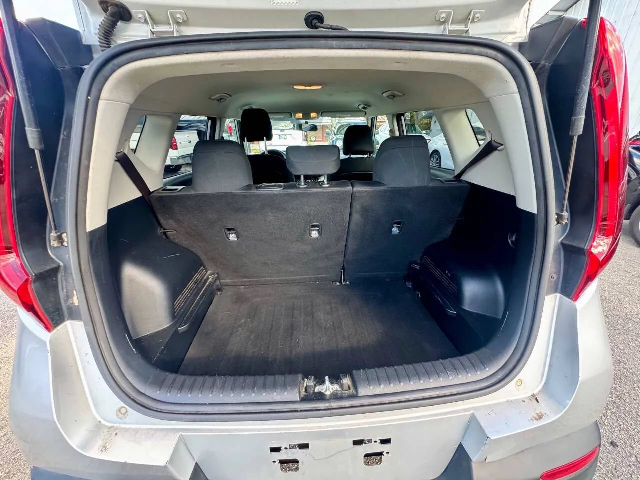 Used 2020 Kia Soul LX FWD image 12