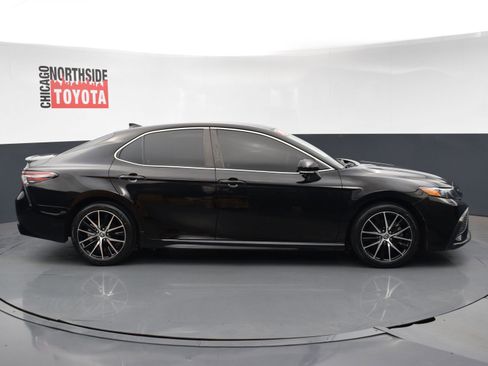 Used 2023 Toyota Camry SE image 5