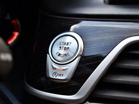 Used 2017 BMW 750i xDrive image 37