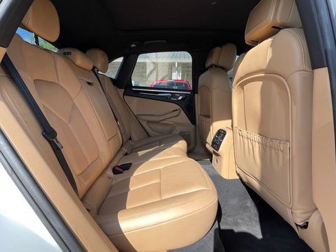 Used 2018 Porsche Macan AWD/4WD image 27
