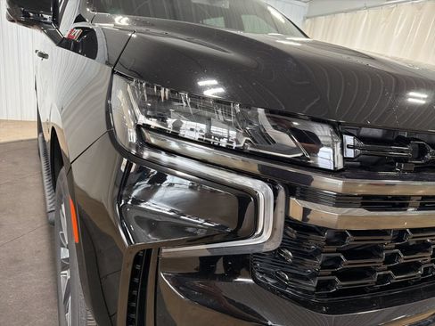 Certified 2022 Chevrolet Tahoe Z71 w/ Luxury Package AWD/4WD image 12