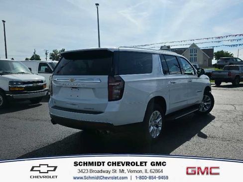 Used 2024 Chevrolet Suburban Premier AWD/4WD image 5