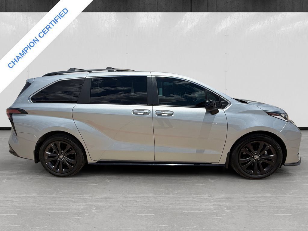 Used 2023 Toyota Sienna XSE FWD image 6