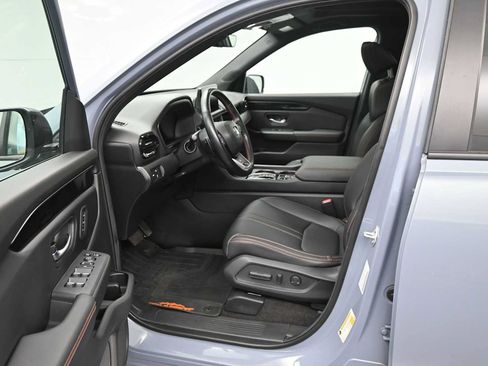 Used 2024 Honda Pilot TrailSport image 9
